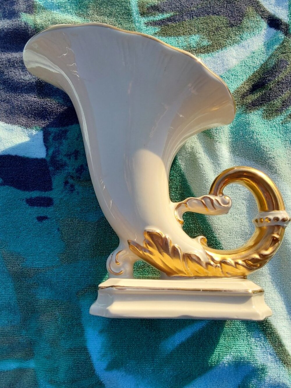 GORGEOUS VINTAGE HORN OF PLENTY WITH GOLD - Picture 10 of 15